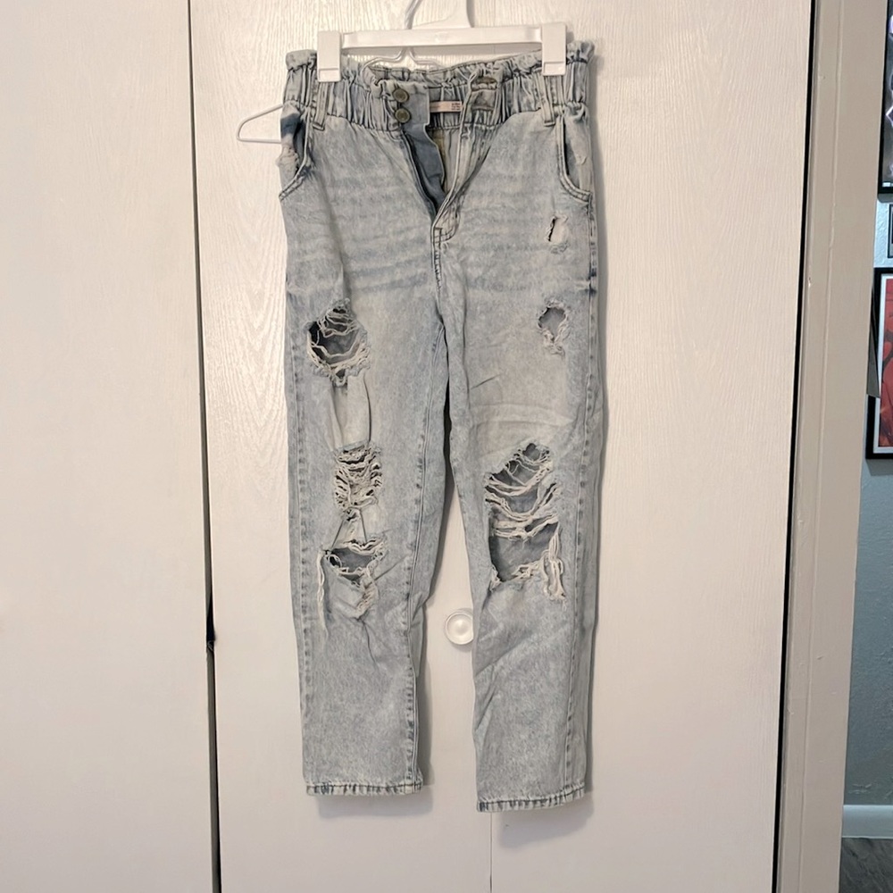 Ripped high-waist mom jeans